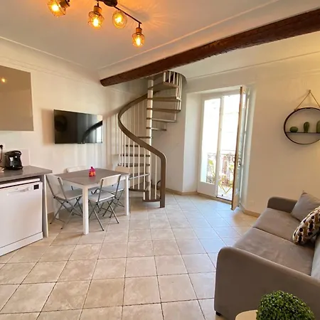 Appartement 06bj - Beautiful Air-conditioned Duplex With Balcony